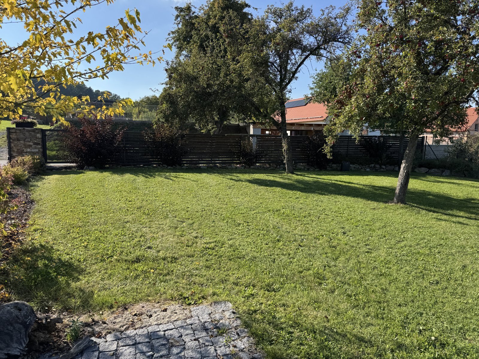Na prodej stavební pozemek od 1000 m2 až 1500 m2 , udržovaný ráj na zemi