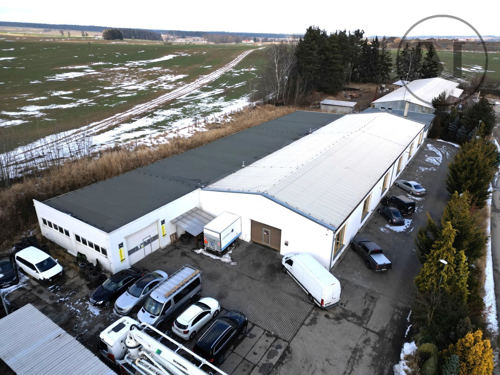 Pronájem výrobní haly 1000m² 85.000 Kč/měsíc (85 Kč/m²)