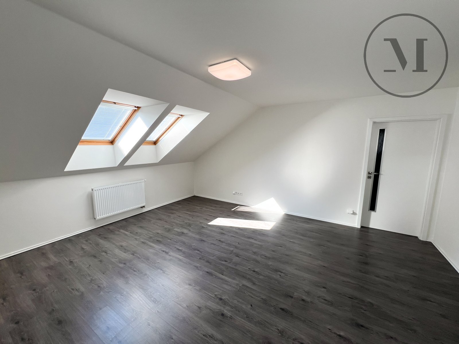 Exkluzivní pronájem bytu 1+1, 59 m² s technickou místností– Puklicova ulice