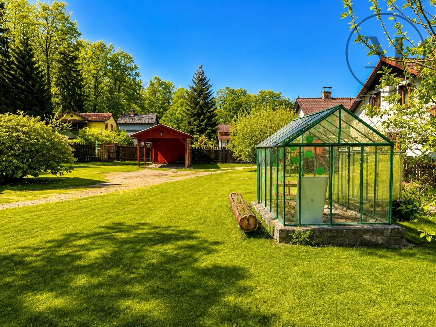 Prodej celoročně využitelné chaty 4+kk s bazénem a pozemkem 1 032 m² – Břehov, osada Picina