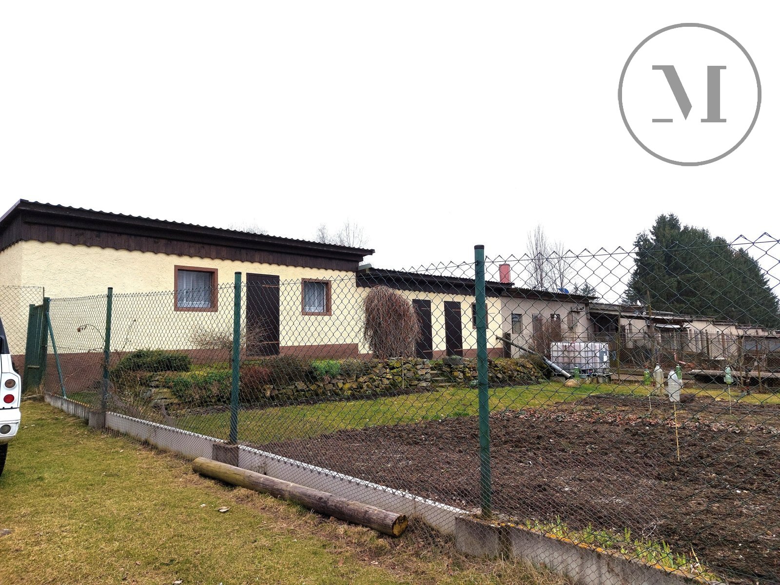 Unikátní příležitost u Lipna: 36 m² vlastního prostoru s předzahrádkou!